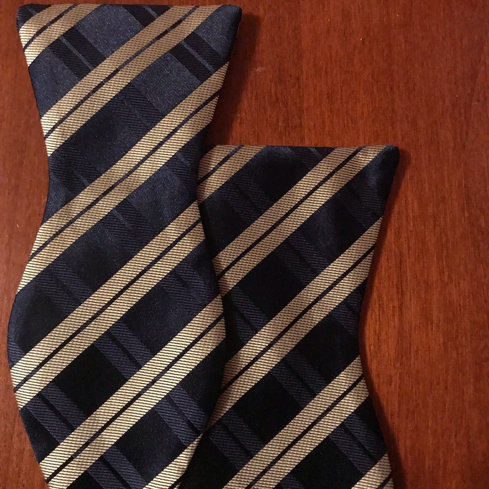 Izod Adjustable BowTie Blue/Green 14-18”